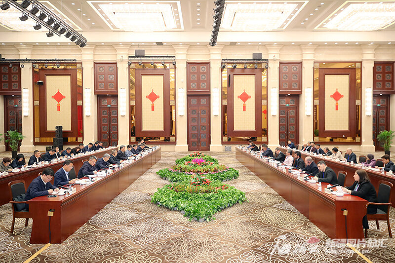 馬興瑞艾爾肯·吐尼亞孜會見絲綢之路經濟帶共建國家媒體負責人研討班成員