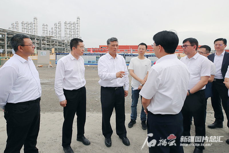 馬興瑞在吐魯番市調研風電等產業發展工作